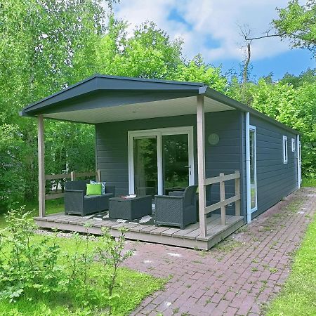 4p chalet TOLVE met 2 fietsen vlakbij natuurgebieden Drents Friese Wold, Fochteloërveen en gevangenisdorp Veenhuizen Oosterwolde  Buitenkant foto