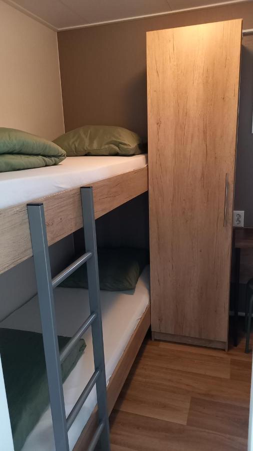 4p chalet TOLVE met 2 fietsen vlakbij natuurgebieden Drents Friese Wold, Fochteloërveen en gevangenisdorp Veenhuizen Oosterwolde  Buitenkant foto