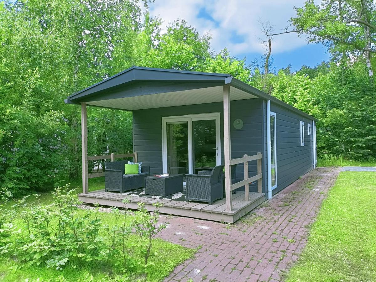 4p chalet TOLVE met 2 fietsen vlakbij natuurgebieden Drents Friese Wold, Fochteloërveen en gevangenisdorp Veenhuizen Oosterwolde  Buitenkant foto