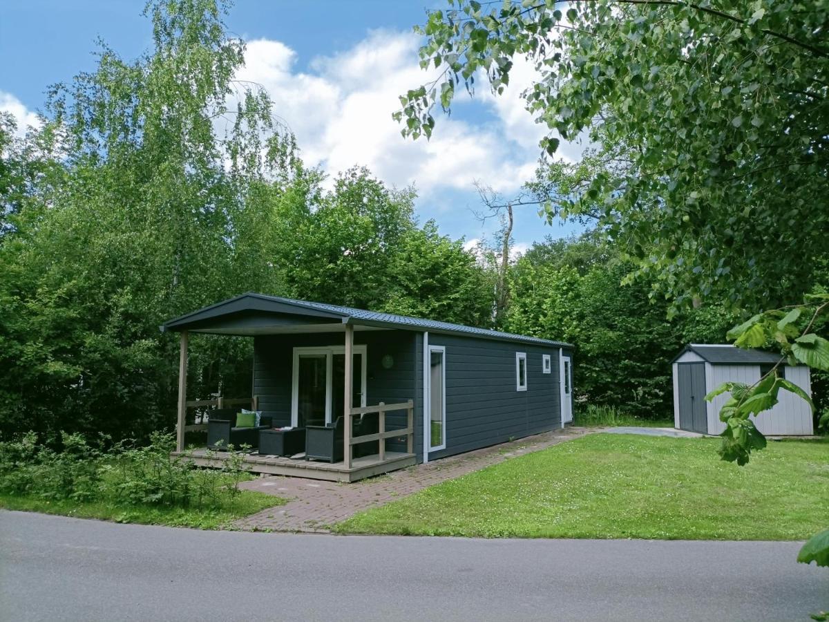 4p chalet TOLVE met 2 fietsen vlakbij natuurgebieden Drents Friese Wold, Fochteloërveen en gevangenisdorp Veenhuizen Oosterwolde  Buitenkant foto