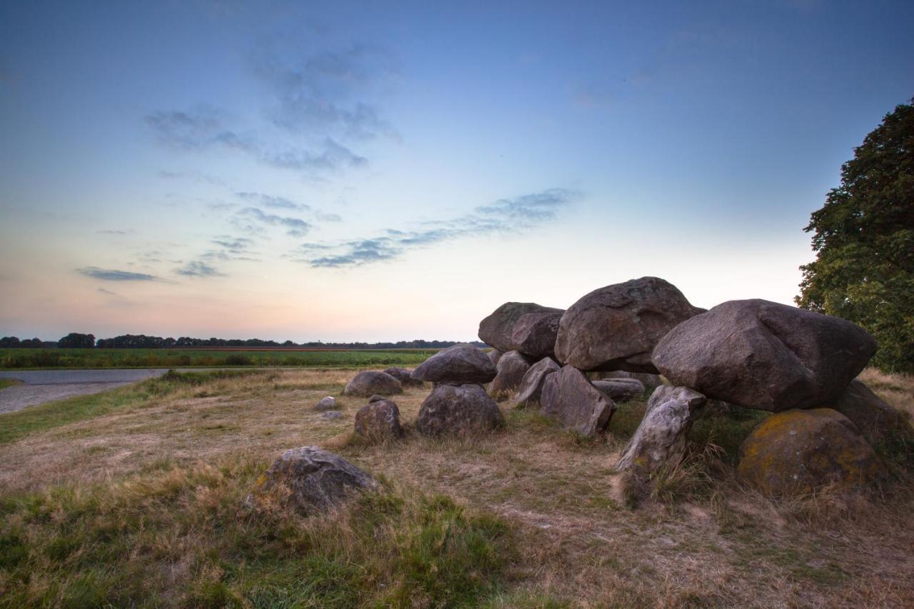 4p chalet TOLVE met 2 fietsen vlakbij natuurgebieden Drents Friese Wold, Fochteloërveen en gevangenisdorp Veenhuizen Oosterwolde  Buitenkant foto